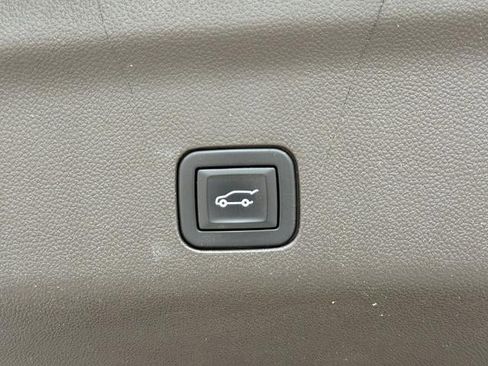 Used 2022 Cadillac Escalade ESV Premium Luxury w/ Performance Package AWD/4WD image 19
