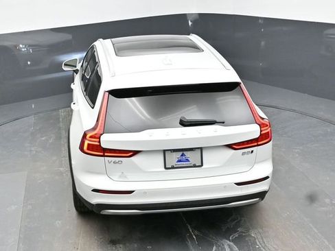 Used 2025 Volvo V60 B5 Cross Country Plus image 39