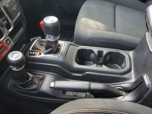 Used 2019 Jeep Wrangler Unlimited Rubicon image 32