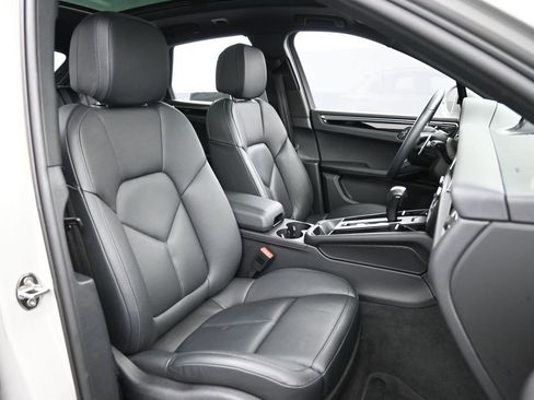 Certified 2023 Porsche Macan Turbo AWD/4WD image 29