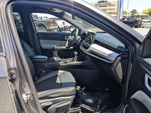Used 2024 Jeep Compass Latitude AWD/4WD image 33
