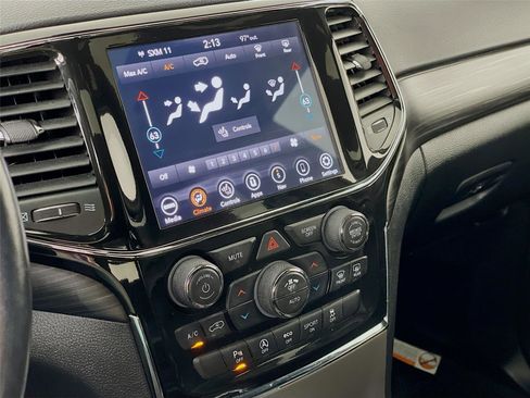 Used 2022 Jeep Grand Cherokee Laredo X AWD/4WD image 19