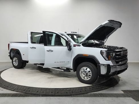 New 2026 GMC Sierra 3500 SLT w/ SLT Convenience Package AWD/4WD image 9