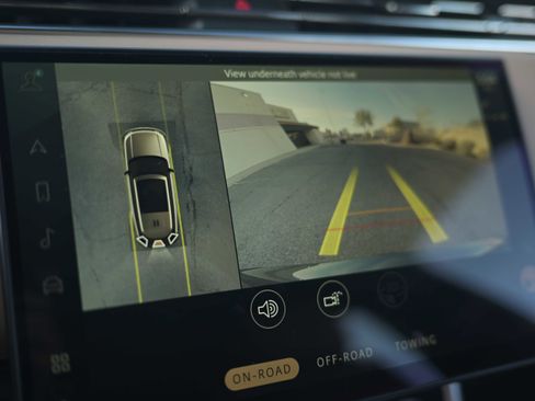 Used 2023 Land Rover Range Rover Long Wheelbase SE image 19