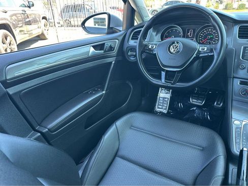 Used 2017 Volkswagen Golf SE image 19