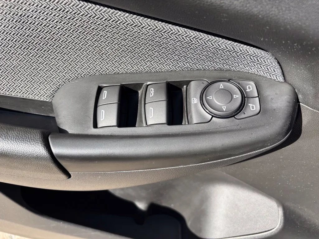Used 2025 Chevrolet TrailBlazer LT AWD/4WD image 19