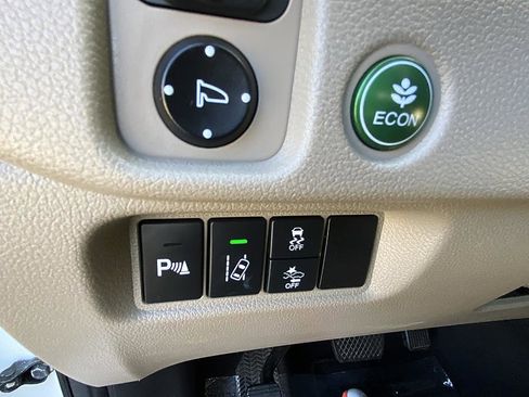 Used 2018 Honda Pilot Touring image 25