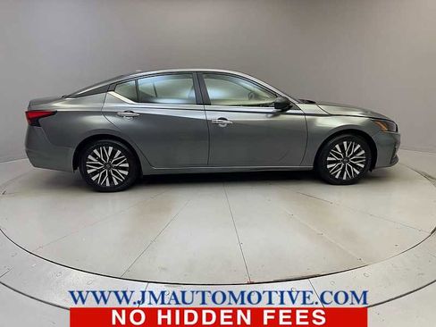 Used 2024 Nissan Altima 2.5 SV image 6
