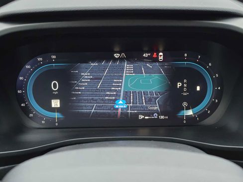 Used 2025 Volvo XC40 B5 Plus image 22