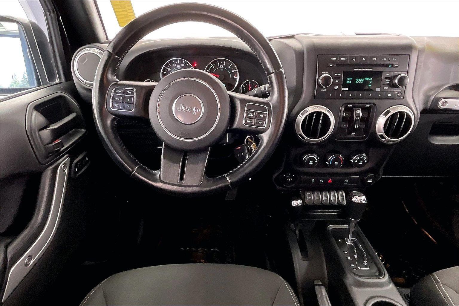 Used 2017 Jeep Wrangler Unlimited Rubicon w/ Connectivity Group AWD/4WD image 4