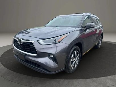 Used 2022 Toyota Highlander XLE