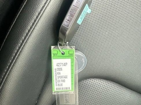 Used 2026 Kia Sportage EX FWD image 28