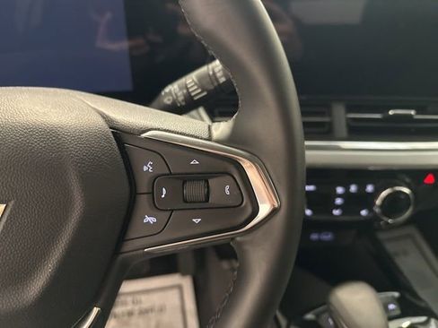 Used 2025 Chevrolet Trax LT w/ LT Convenience Package image 17