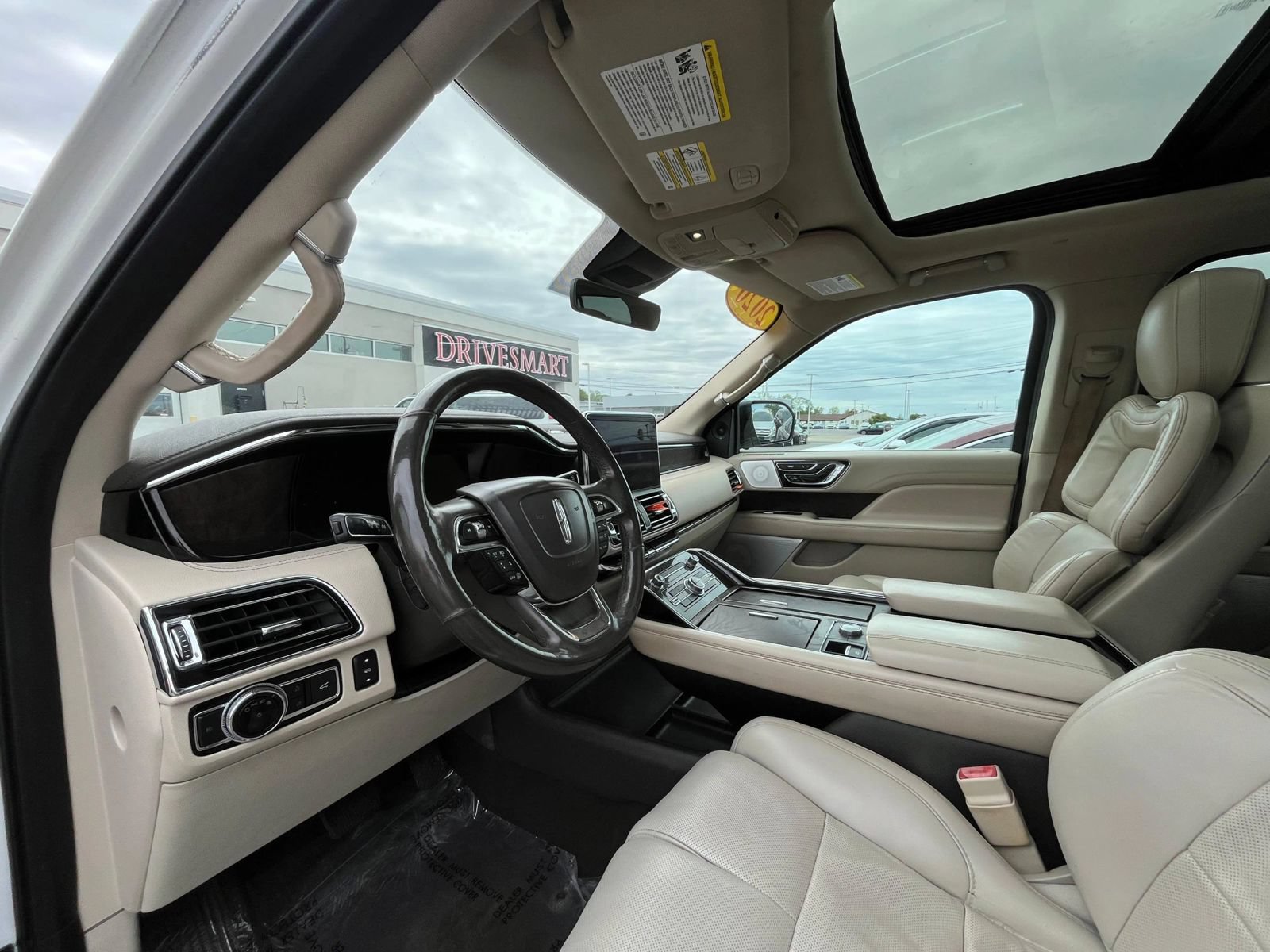 Used 2020 Lincoln Navigator Reserve w/ Luxury Package RWD image 27