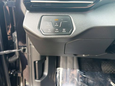Used 2023 Volkswagen ID.4 Pro S AWD/4WD image 16