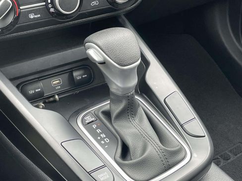 Used 2025 Kia Soul LX w/ LX Technology Package FWD image 26