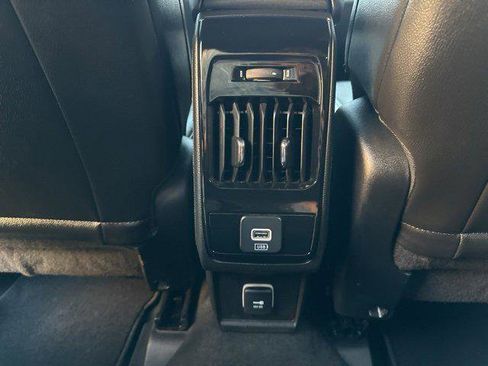 Certified 2025 Jeep Compass Latitude image 31