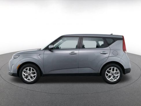 Used 2025 Kia Soul LX w/ LX Technology Package FWD image 4
