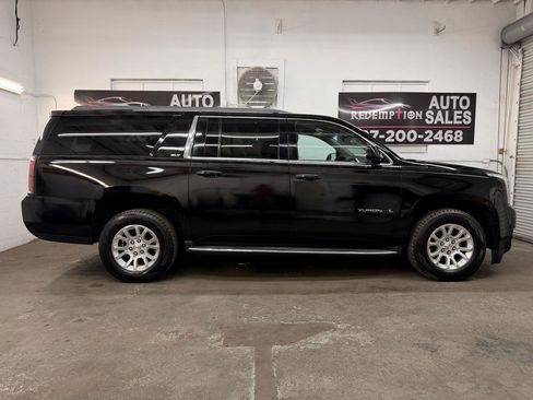 Used 2017 GMC Yukon XL SLT AWD/4WD image 6