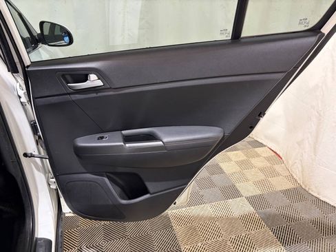 Used 2019 Kia Sportage LX AWD/4WD image 11