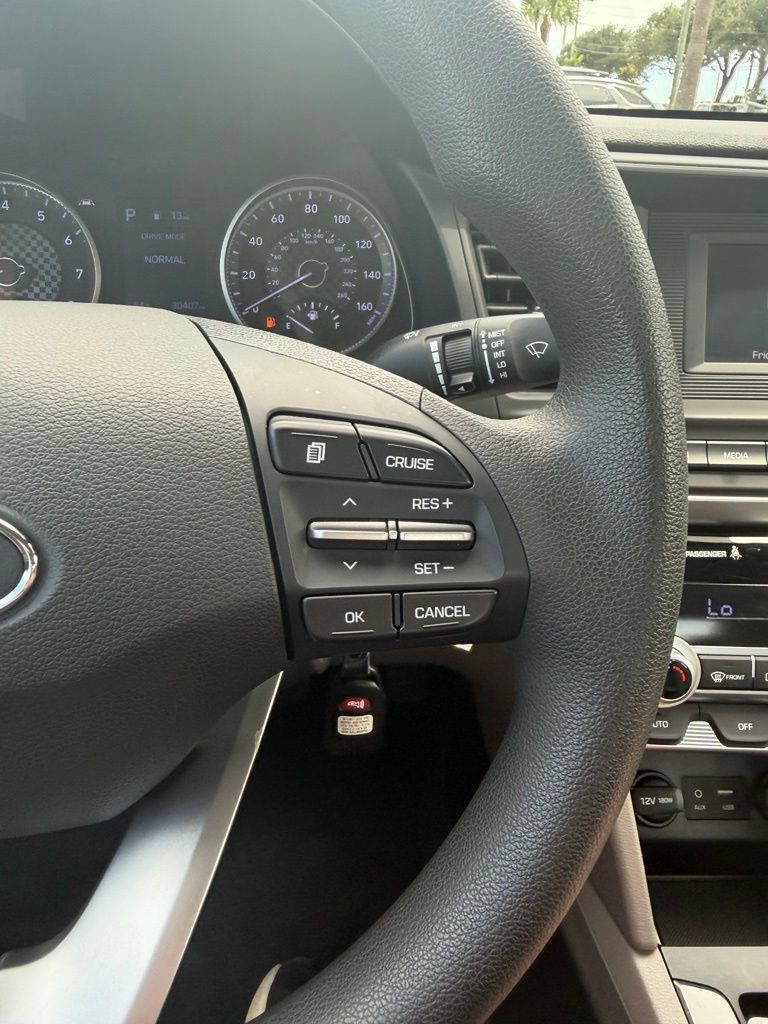 Used 2020 Hyundai Elantra SE FWD image 11