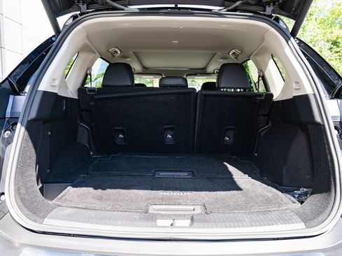 Used 2023 Nissan Rogue SL AWD/4WD image 8