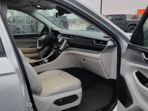 Used 2022 Jeep Grand Cherokee Overland image 14