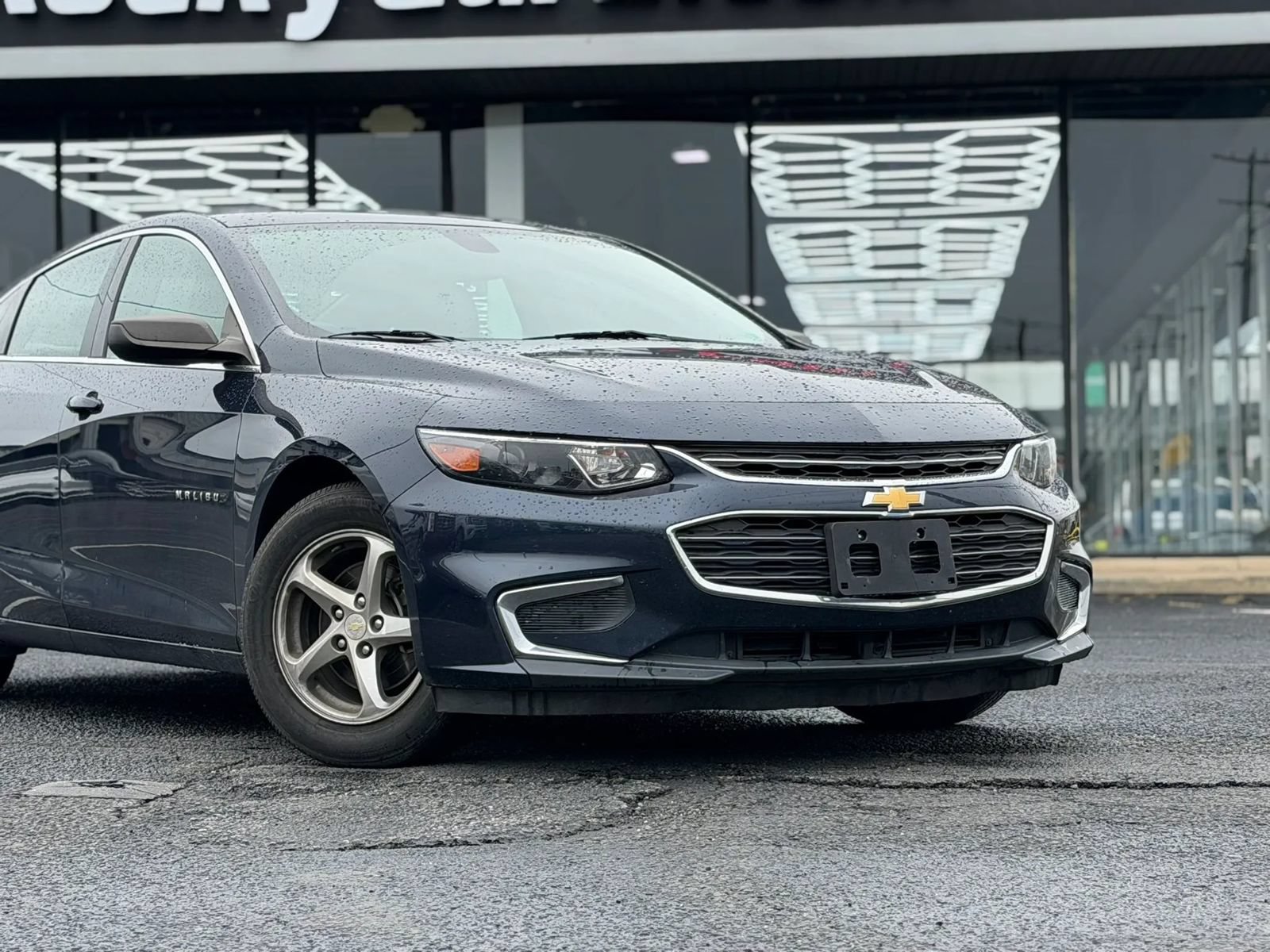 Used 2018 Chevrolet Malibu LS w/ LPO, Convenience Package 1 FWD image 2