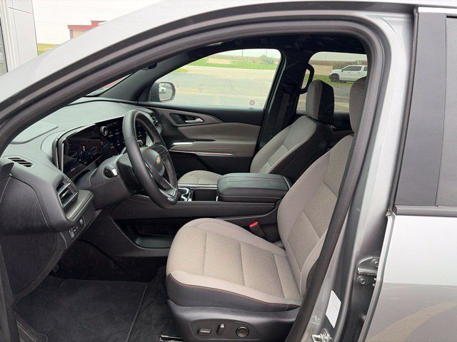 Used 2026 Chevrolet Traverse LT w/ Driver Confidence Package FWD image 6