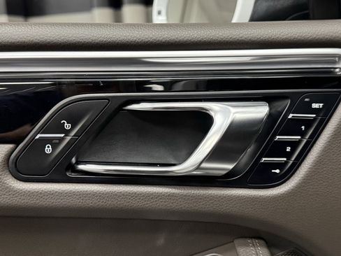 Used 2017 Porsche Macan S image 19