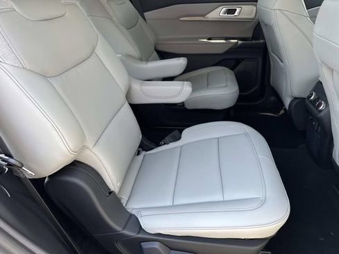 New 2025 Ford Explorer Active w/ Active Comfort Package image 12