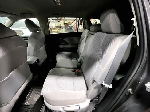 Certified 2022 Toyota Highlander LE image 18