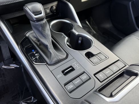 Used 2020 Toyota Highlander XLE image 26