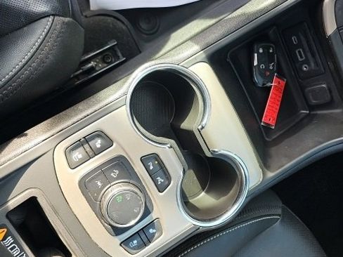 Used 2022 GMC Terrain Denali image 40