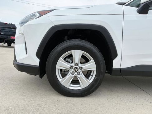 Used 2021 Toyota RAV4 XLE w/ Convenience Package FWD image 7