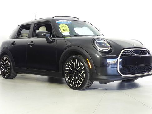 Certified 2025 MINI Cooper 4-Door Hardtop image 4