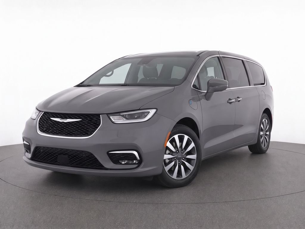 Used 2022 Chrysler Pacifica Touring-L w/ Uconnect Theater Family Group FWD image 1
