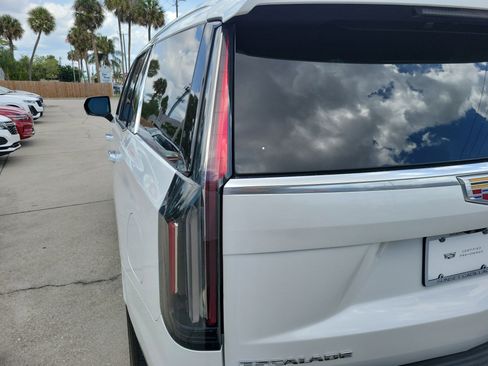 Certified 2023 Cadillac Escalade Premium Luxury w/ Performance Package AWD/4WD image 10