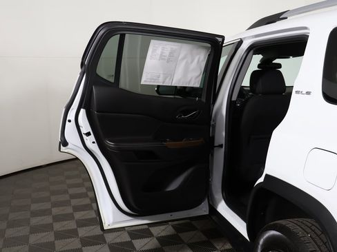 Used 2023 GMC Acadia SLE w/ Driver Convenience Package image 22