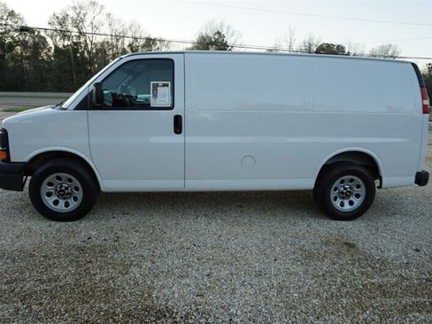 Used 2010 Chevrolet Express 1500 RWD image 9