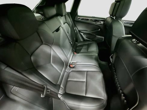 Certified 2025 Porsche Macan AWD/4WD image 28