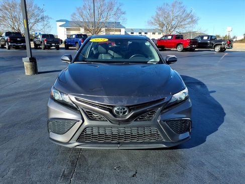 Used 2024 Toyota Camry SE image 8