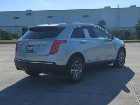 Used 2017 Cadillac XT5 Luxury w/ LPO, Wheel Lock Package FWD image 5
