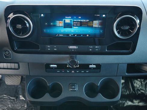 Used 2022 Mercedes-Benz Sprinter 2500 image 31