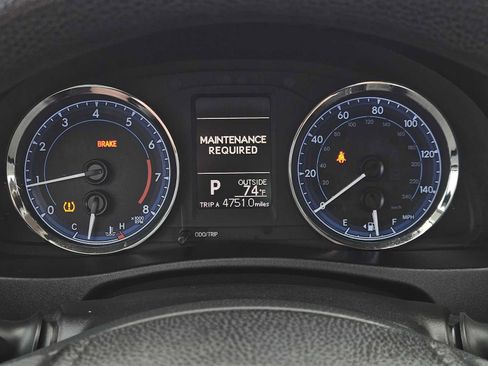 Used 2018 Toyota Corolla LE image 16