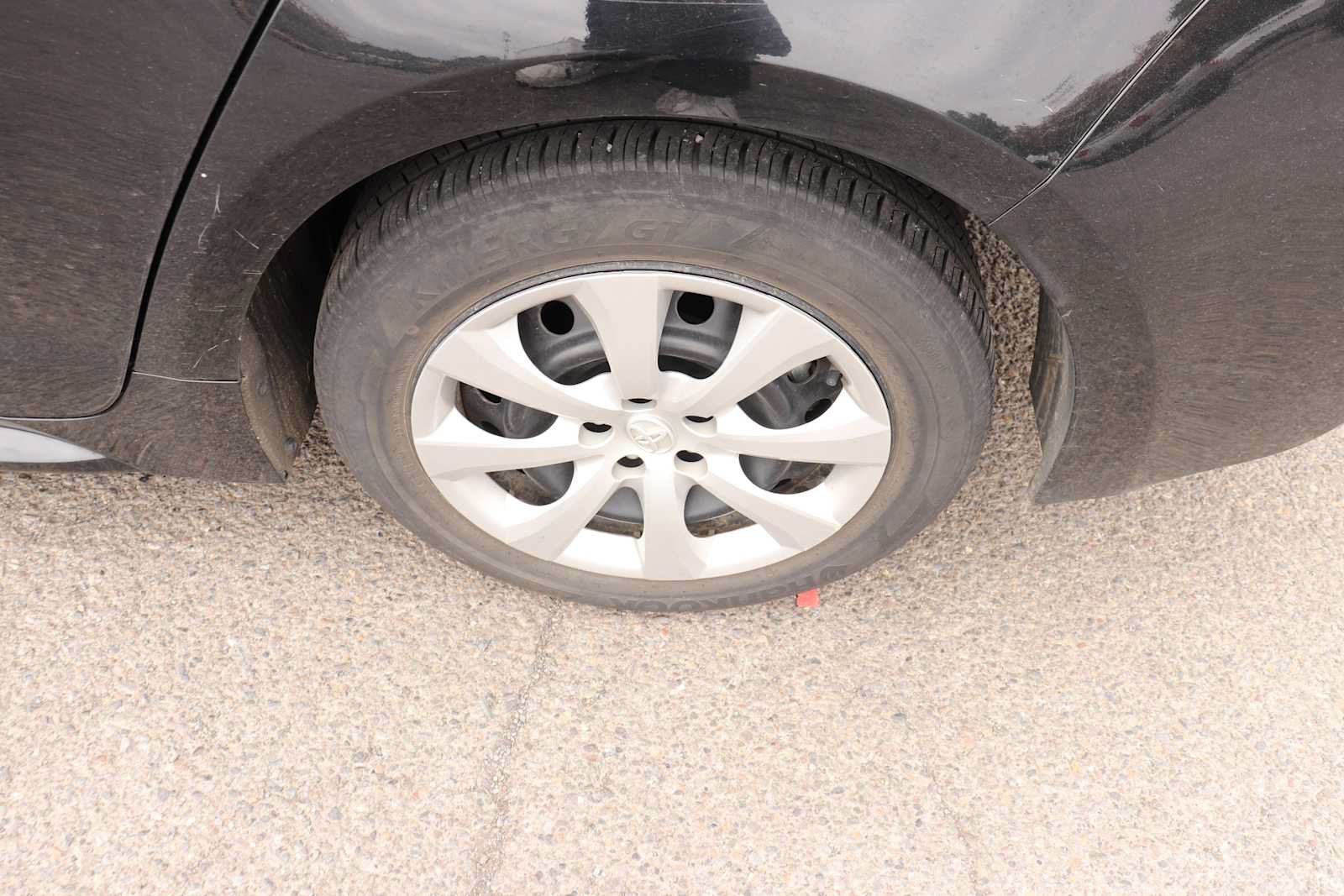 Used 2024 Toyota Corolla LE FWD image 9