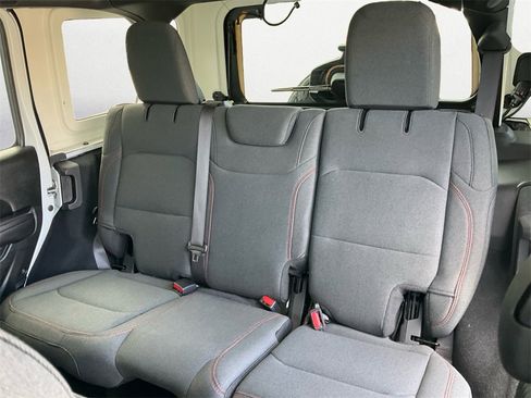 Used 2024 Jeep Wrangler Unlimited Rubicon image 9