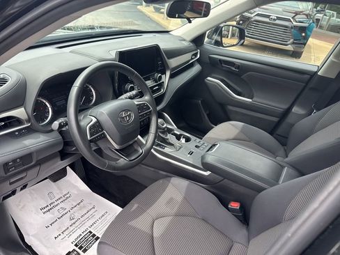 Certified 2025 Toyota Highlander LE FWD image 14
