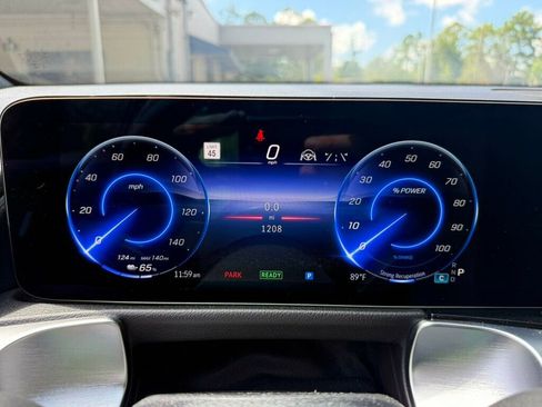 Used 2025 Mercedes-Benz EQB 300 4MATIC image 4