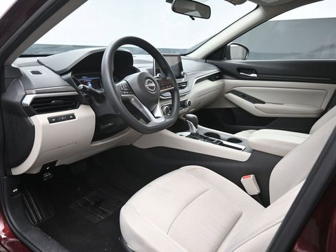 Used 2025 Nissan Altima 2.5 SV FWD image 19